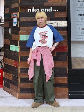 「niko and...（ニコアンド）のプレミアムローン柄シャツ（シャツ/ブラウス、レッド系）」を使った、ちーちさん（レディース・165cm）の春コーディネート