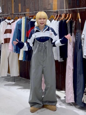 「niko and...（ニコアンド）のモンスターギャザーサロペット（サロペット/オーバーオール、グリーン系）」を使った、ちーちさん（レディース・165cm）の春コーディネート