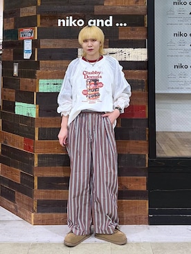 「niko and...（ニコアンド）のGardenタックプリントパンツ（その他パンツ、ブラウン系）」を使った、ちーちさん（レディース・165cm）の春コーディネート