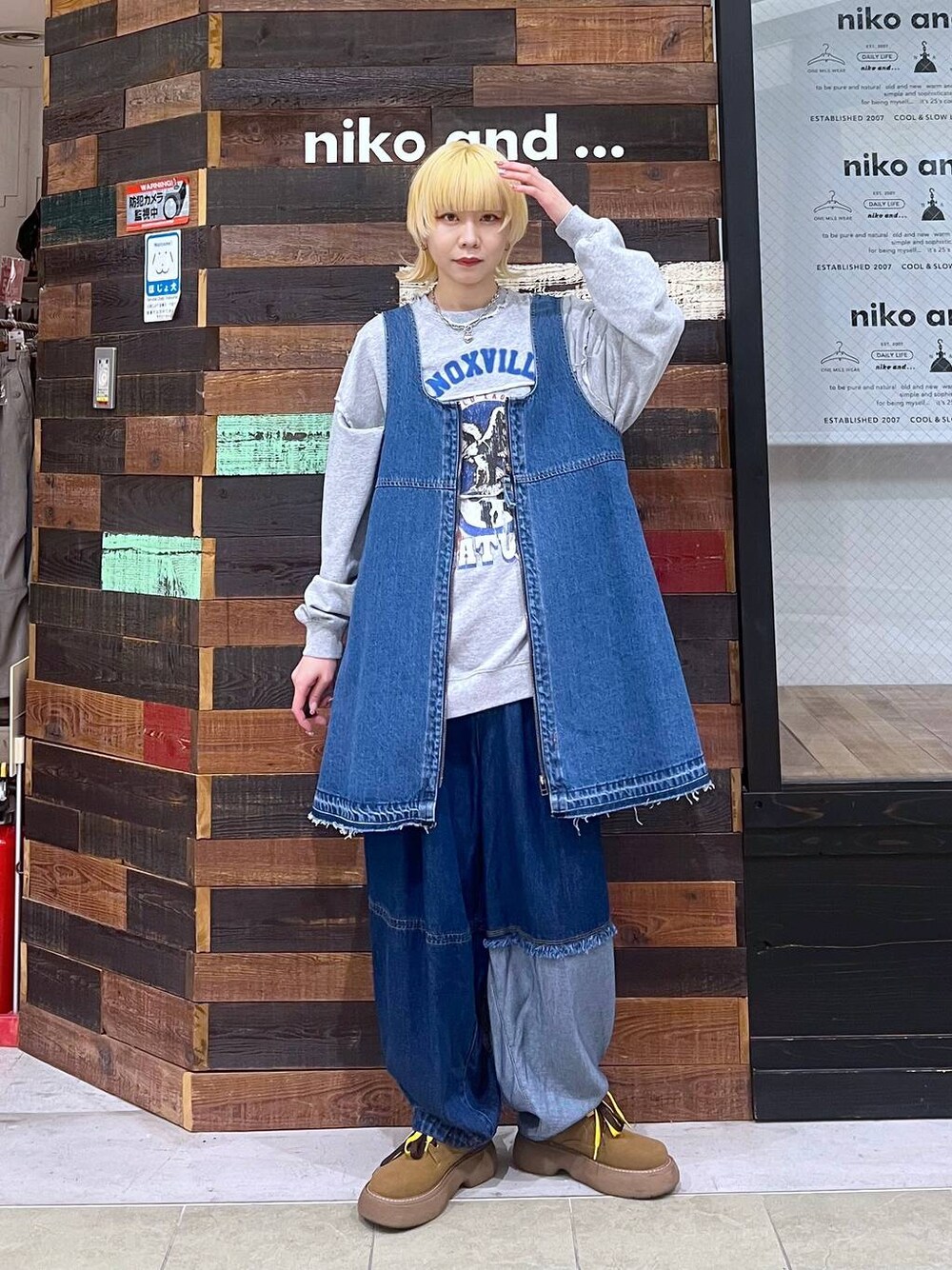 「個性派、メンズライク、高身長」｜「niko and...の【NKJ 2025SS】2WAY DENIM DRESS（ドレス、ブルー系）」を使った、ちーちさん（レディース・165cm）の冬コーディネートの1枚目の写真
