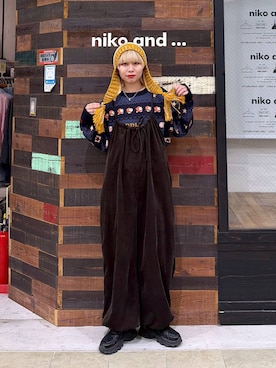「niko and...（ニコアンド）のユキノミミツキ ニット帽（ニットキャップ/ビーニー、イエロー系）」を使った、ちーちさん（レディース・165cm）の秋コーディネート