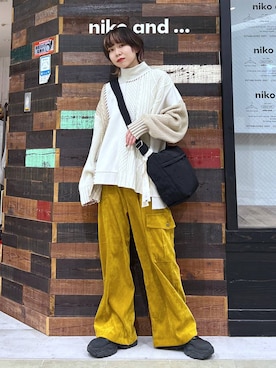 「アイテム（カーゴパンツ、イエロー系）」を使った、ちーちさん（レディース・165cm）の冬コーディネート