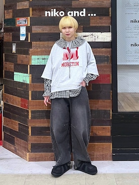 「niko and...（ニコアンド）のセルフカットカーブパンツ　デニムパンツ（デニムパンツ、ブラック系）」を使った、ちーちさん（レディース・165cm）の春コーディネート