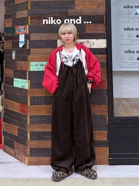 「アイテム（サロペット/オーバーオール、ブラウン系）」を使った、ちーちさん（レディース・165cm）の秋コーディネート