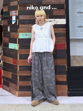 「niko and...（ニコアンド）のトロットカモフライージーパンツ（その他パンツ、グリーン系）」を使った、ちーちさん（レディース・165cm）の夏コーディネート