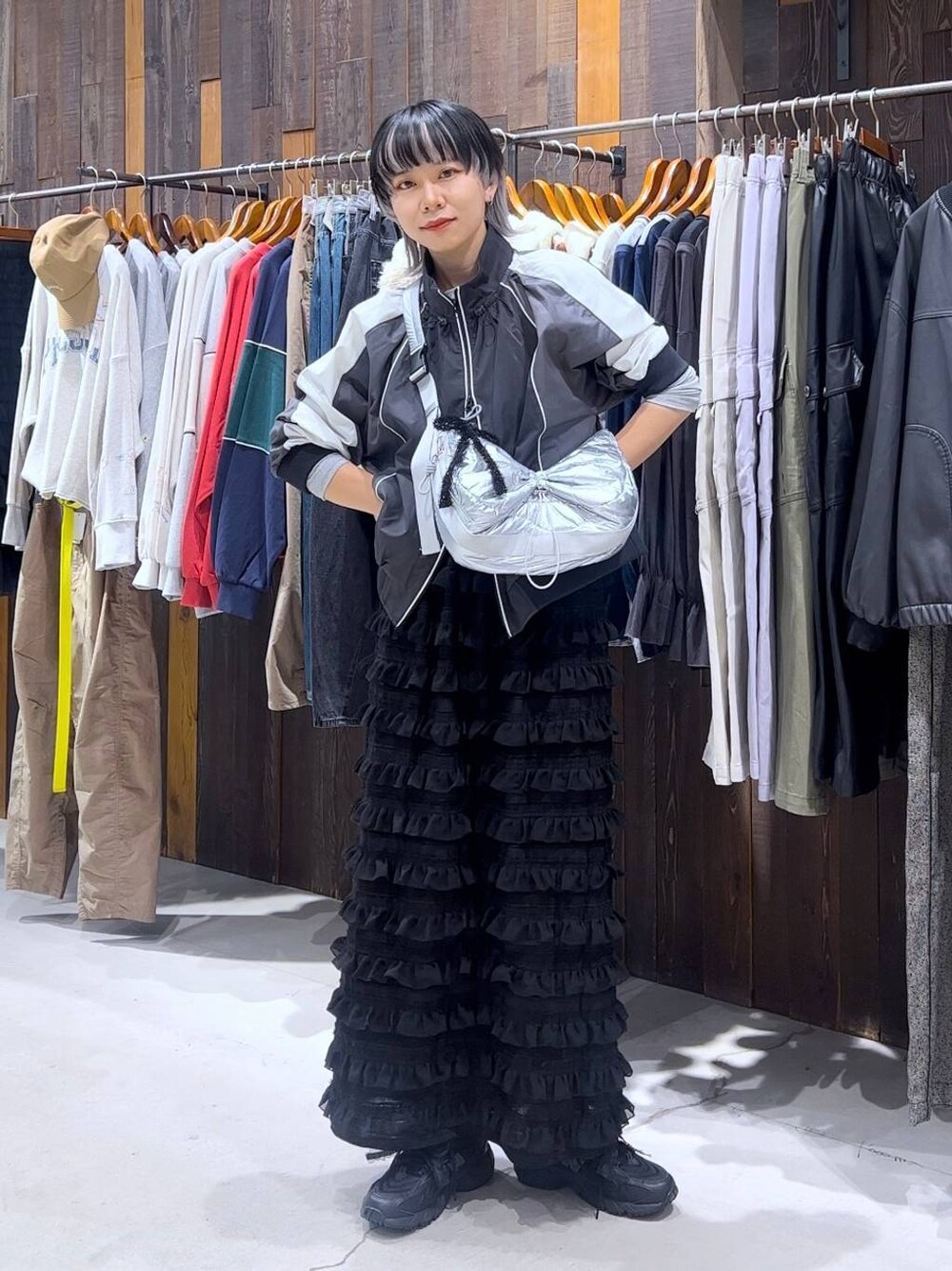 「高身長、個性派、メンズライク」｜「niko and...の【New Balance(ニューバランス)】ML725（スニーカー、ブラック系）」を使った、ちーちさん（レディース・165cm）の秋コーディネートの1枚目の写真
