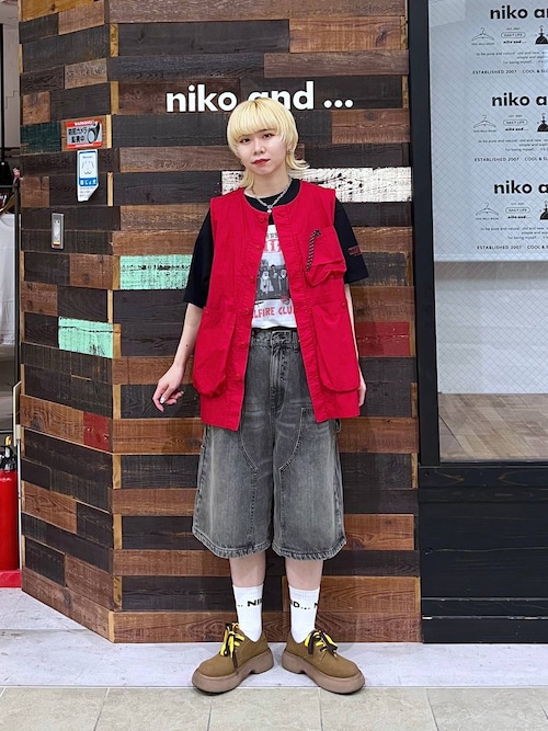 ニコアンド✨ 【STRANGER THINGS】コラボポスター風プリントTシャツ niko and ｜【STRANGER THINGS】コラボ ポスター風プリントT