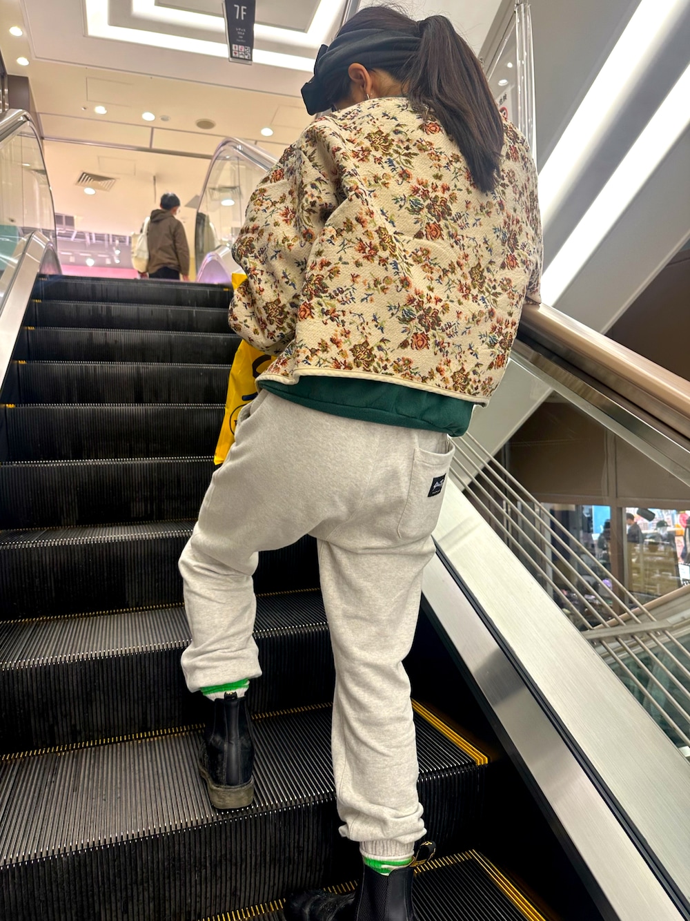 「ファッションを楽しもう、オトナカジュアル、秋冬、休日スタイル、大人かわいい、いいね、save、フォローお願いします🤑、高校生、高校生コーデ。、スエット」｜「LOWRYS FARMのアイテム（スウェットパンツ、グレー系）」を使った、reimu0813さん（レディース・159cm）の秋コーディネートの1枚目の写真