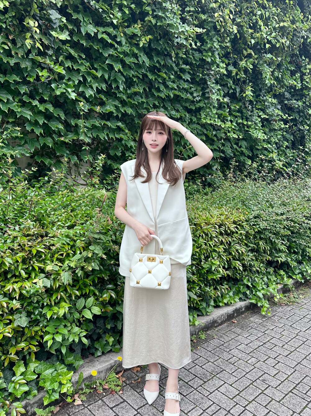 CHARLES & KEITH スタッズ スリングバックヒール 【再入荷