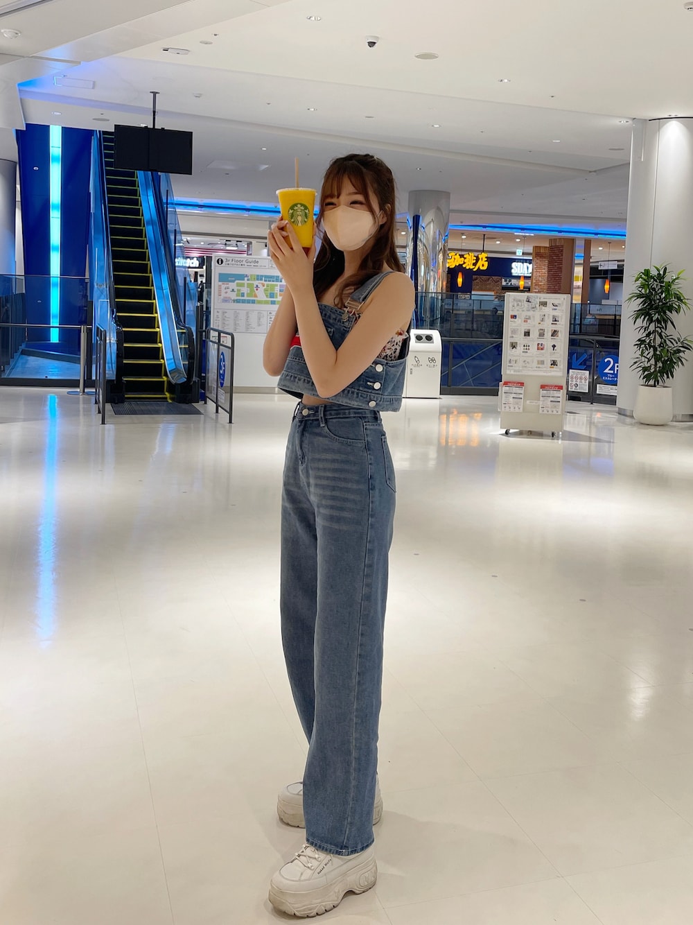 「セットアップ、カジュアルコーデ」｜「sheinのアイテム（デニムパンツ、ブルー系）」を使った、miru👼🏻骨格ナチュラル.ブルべ夏さん（レディース・167cm）の冬コーディネートの1枚目の写真