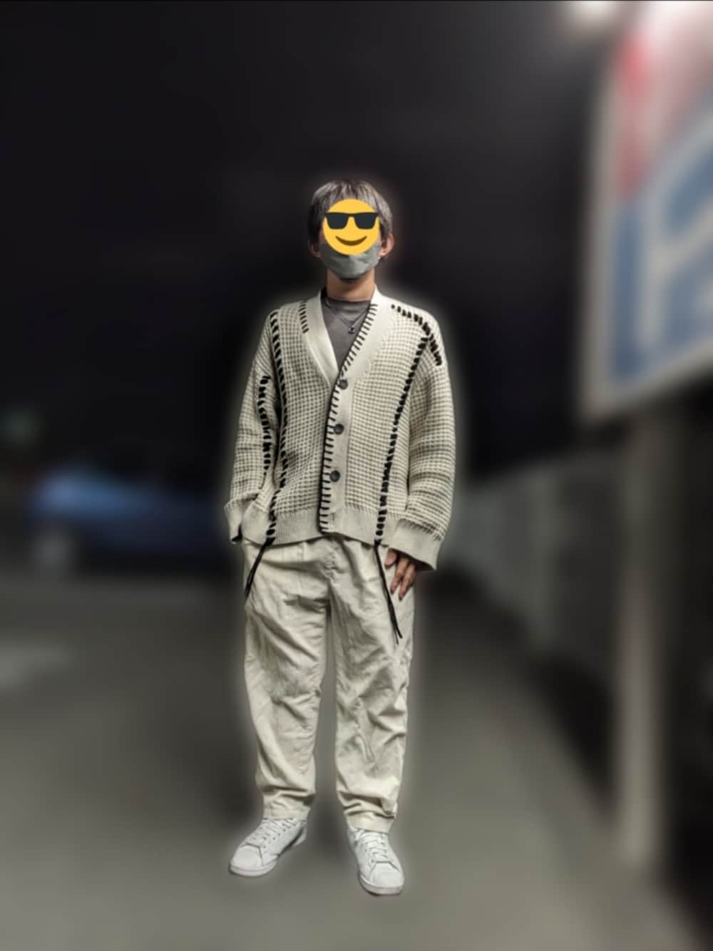 「カーディガン、コーデュロイパンツ、秋コーデ」｜「無印良品のコーデュロイイージーパンツ（その他パンツ、ホワイト系）」を使った、ちぇぶさん（メンズ・170cm）の秋コーディネートの1枚目の写真