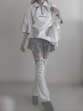 「アイテム（レッグウォーマー）」を使った、fuyun__ @透明感と強ささん（レディース・165cm）の秋コーディネート
