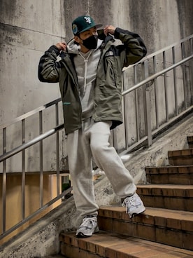 「ザノースフェイス」｜「アイテム（マウンテンパーカー）」を使った、ikkiさん（メンズ・173cm）の冬コーディネート