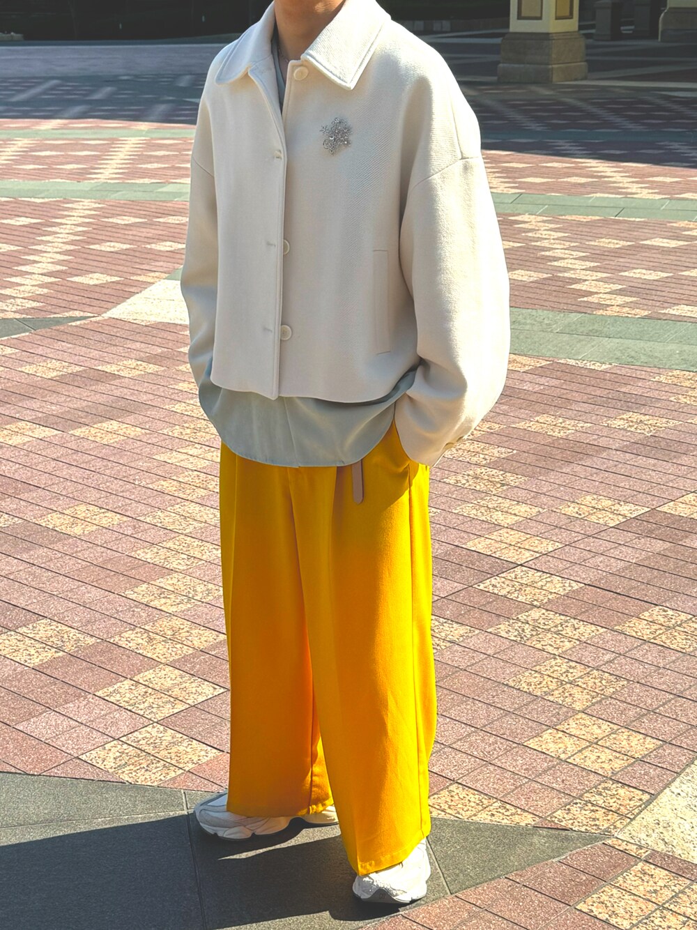 「低身長、低身長コーデ、低身長男子、SHEIN、New Balance、New balance90/60、New balance9060、EMMA  CLOTHES、CASPER JOHN、キャスパージョン、ショート丈アウター」｜「EMMA CLOTHESのTRストレッチスーツ地 ストレート 1タック センタープレス ワイドパンツ EMMA CLOTHES 2022SS（スラックス、イエロー系）」を使った、hi/低身長of低身長コーデさん（メンズ・158cm）の冬コーディネートの1枚目の写真