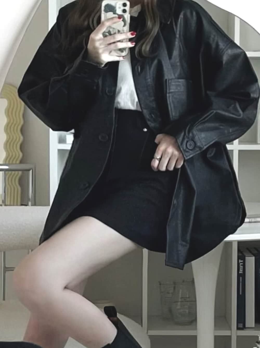 「クリスマスに着たい服、秋冬コーデ、大人カジュアル、休日コーデ、冬アウター、ブラック、レザージャケット、ジャケット、ママコーデ、ママファッション、マタニティ、マタニティコーデ、moment+」｜「moment+のマットフェイクレザーCPOジャケット（カバーオール、ブラック系）」を使った、rmrmrm0424さん（レディース・163cm）の冬コーディネートの1枚目の写真