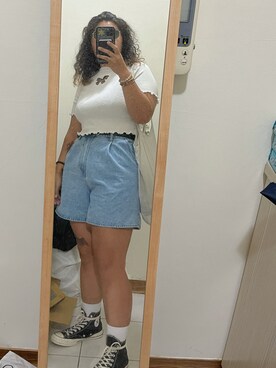 「H&M（エイチ・アンド・エム）のアイテム（Tシャツ/カットソー、ホワイト系）」を使った、檸さん（レディース・165cm）の秋コーディネート