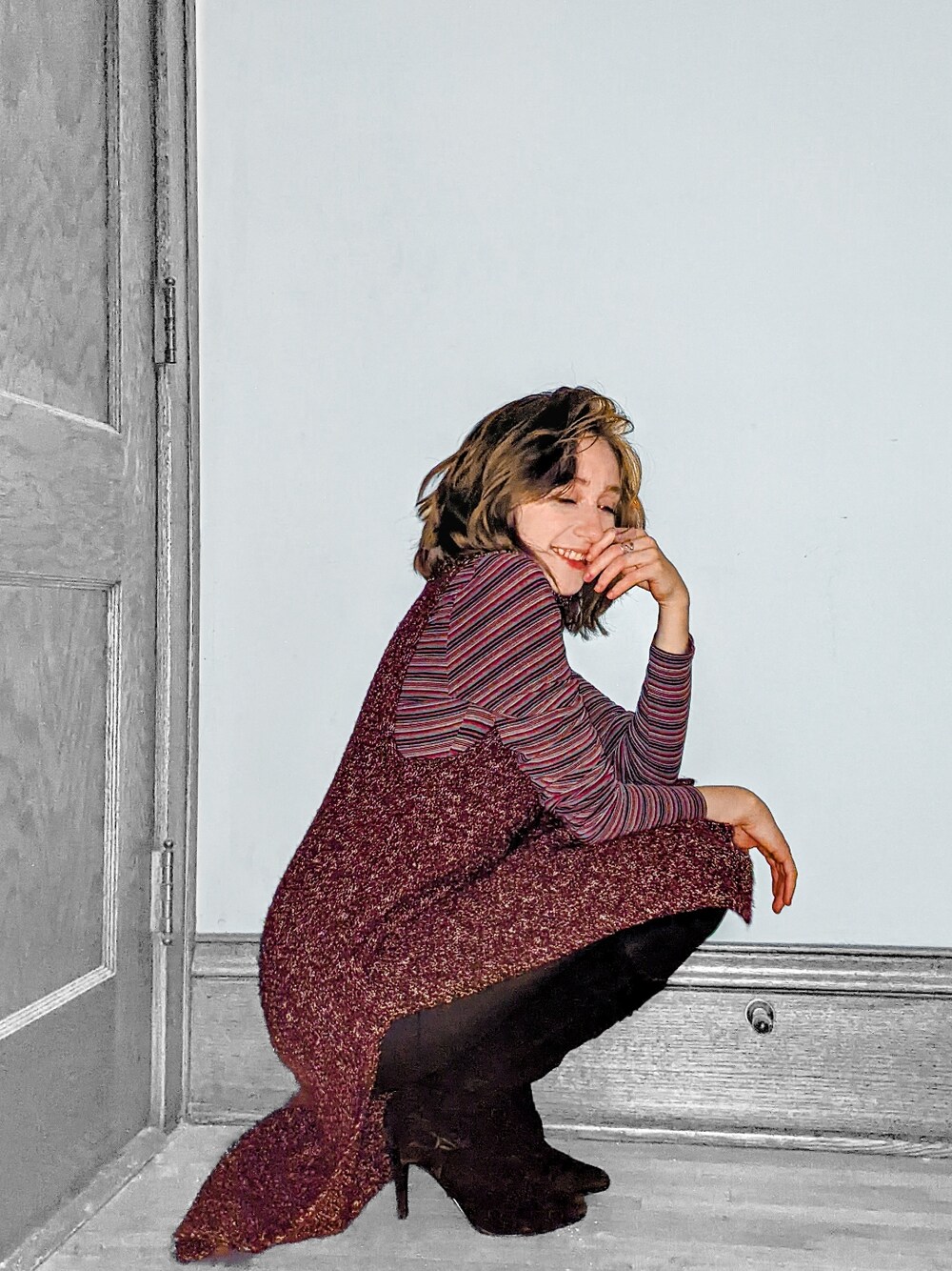 「ootd、sweaterdress、cozy、layering、winter、Nine West、boots、casual、stripe、sweater、black」｜「Anthropologieのアイテム（ワンピース、ブラウン系）」を使った、Francesさん（レディース・157cm）の冬コーディネートの1枚目の写真