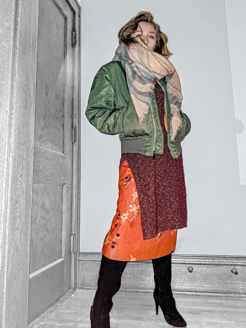 「ootd、sweaterdress、cozy、layering、winter、Nine West、boots、casual、stripe、sweater、black」｜「Anthropologieのアイテム（ワンピース、ブラウン系）」を使った、Francesさん（レディース・157cm）の冬コーディネートの2枚目の写真