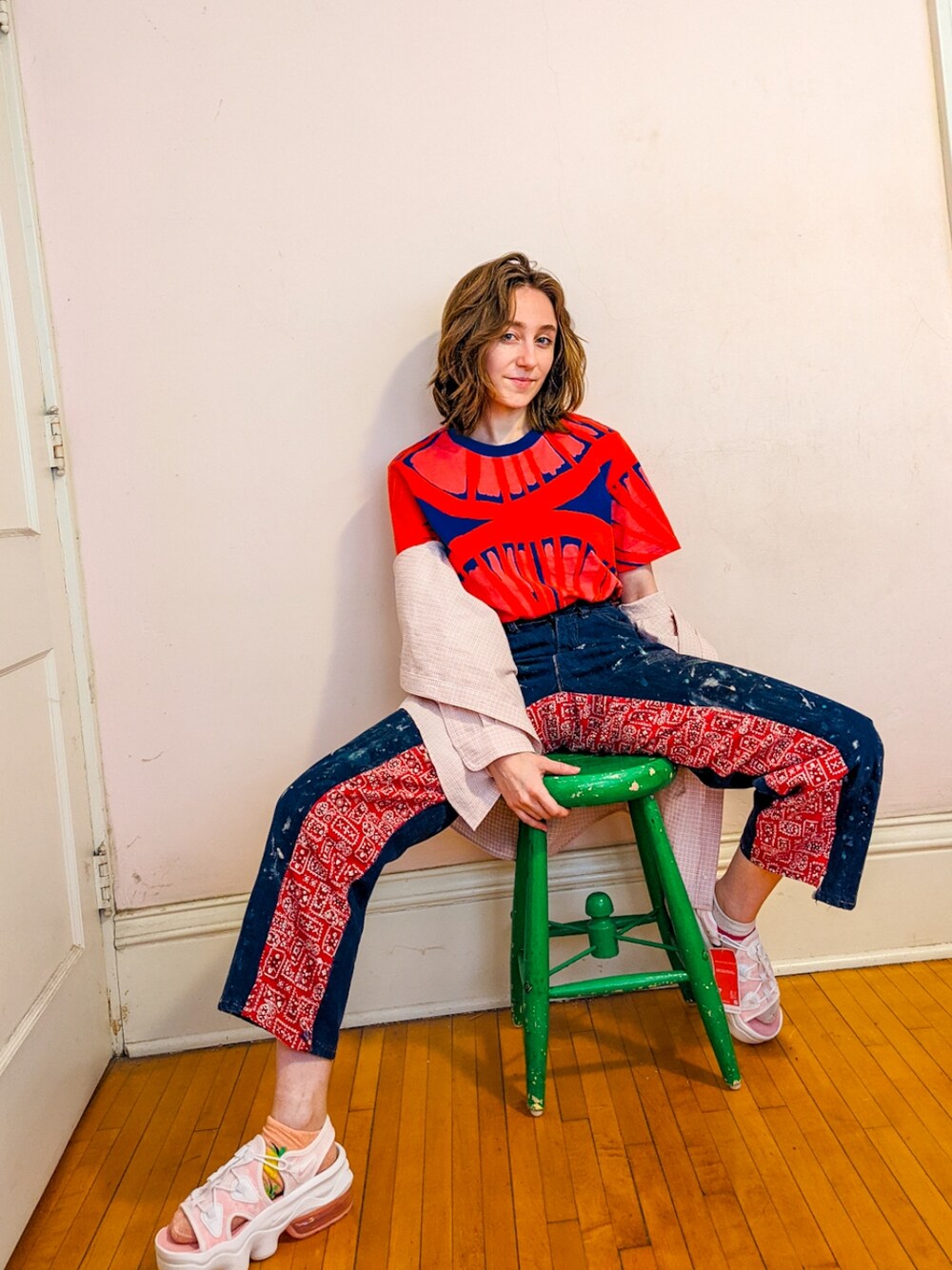 「girl、VINTAGE、graphictee、marimekko、jeans、NIKE、NIKE AIR MAX、sandals、ナイキ、マリメッコ」｜「NIKEのナイキ エア マックス ココ ウィメンズサンダル / スニーカーサンダル / WMNS AIR MAX KOKO SANDAL（サンダル、ピンク系）」を使った、Francesさん（レディース・157cm）の冬コーディネートの1枚目の写真