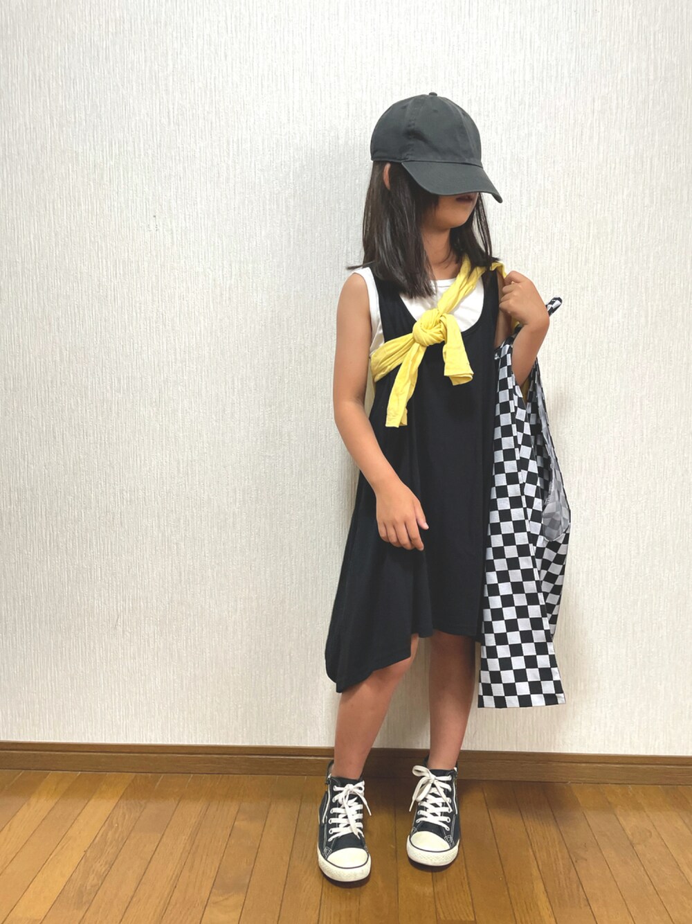 「夏コーデ、ワンピース、コンバース、プチプラ、きまわしコーデ、アシンメトリー」｜「CONVERSEのCONVERSE コンバース チャイルド オール スター N Z ハイ / CHILD ALL STAR N Z HI（スニーカー、ブラック系）」を使った、kokoron812さん（キッズ・130cm）の夏コーディネートの1枚目の写真