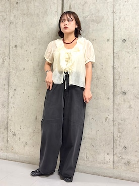 「KBF（ケイビーエフ）のフリルVネックブラウス（シャツ/ブラウス、ホワイト系）」を使った、いの  さん（レディース・157cm）の夏コーディネート