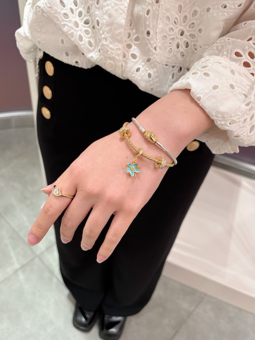 ブルー 桜 ゴールド ダングル チャーム（チャーム）｜Pandora