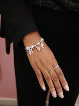 「アイテム（チャーム）」を使った、Pandoraさん（レディース・160cm）の秋コーディネート