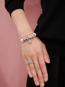 「アイテム（チャーム）」を使った、Pandoraさん（レディース・160cm）の秋コーディネート