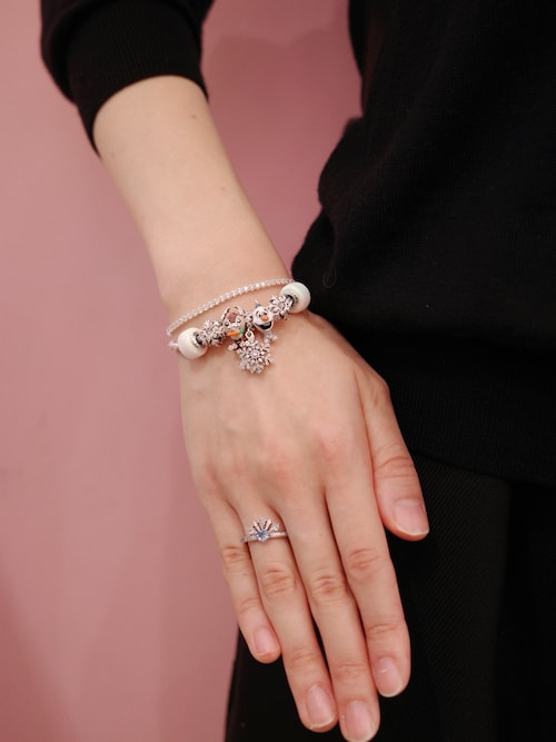 スノーフレーク チャーム（チャーム）｜Pandora（パンドラ）の