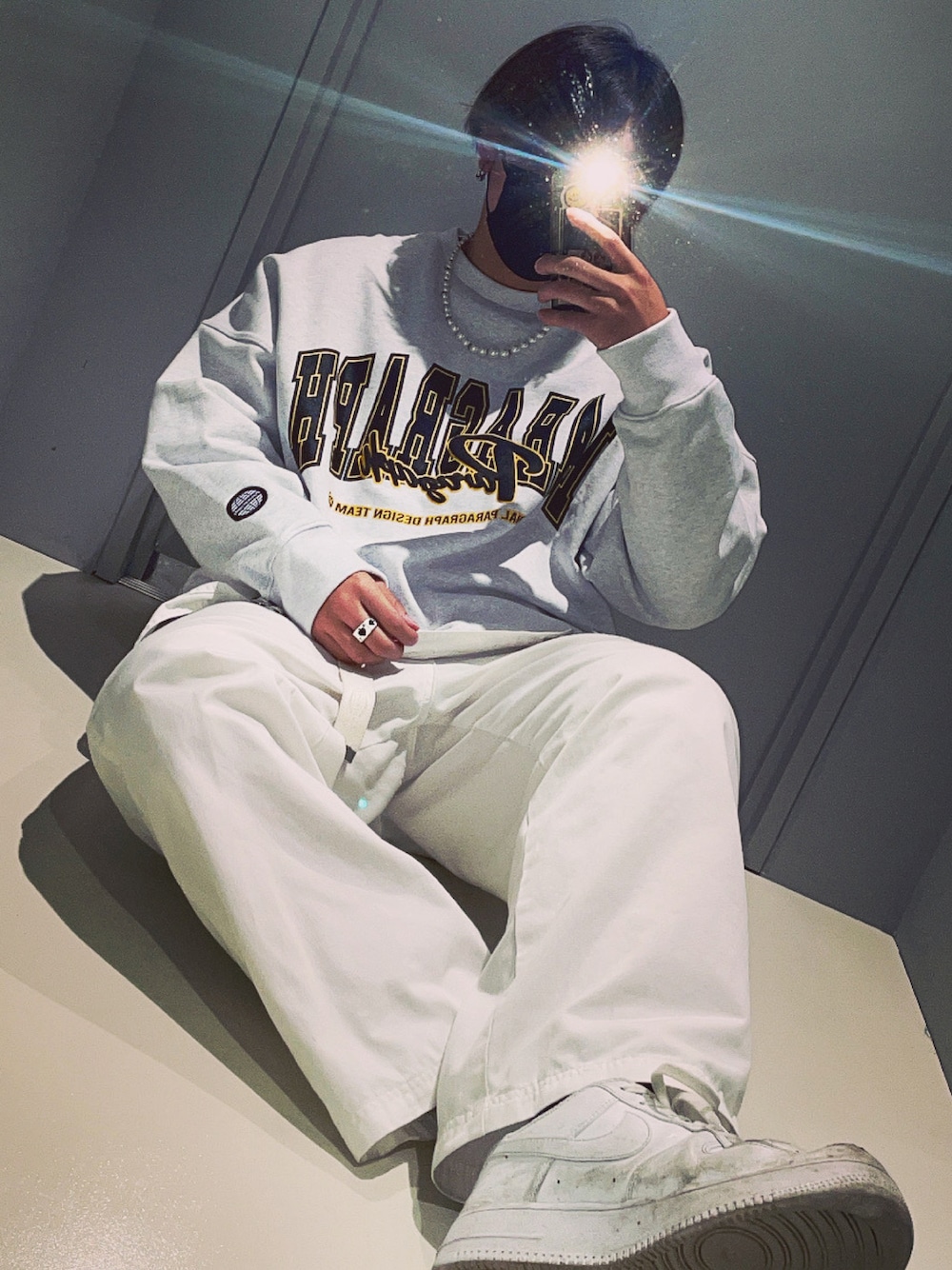 「シンプル、ストリートコーデ、スニーカー、今日のコーデ、NIKE、スウェット、冬コーデ、Paragraph」｜「ParagraphのA'GEM/9 × .kom『paragraph/パラグラフ』ブランドロゴミックスカレッジ スウェットシャツ（スウェット、グレー系）」を使った、kit_33さん（メンズ・171cm）の冬コーディネートの1枚目の写真