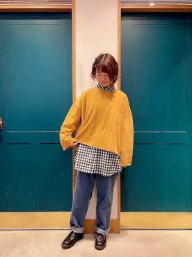 「バックロゴ」｜「アイテム（デニムパンツ）」を使った、コンドウさん（レディース・160cm）の秋コーディネート