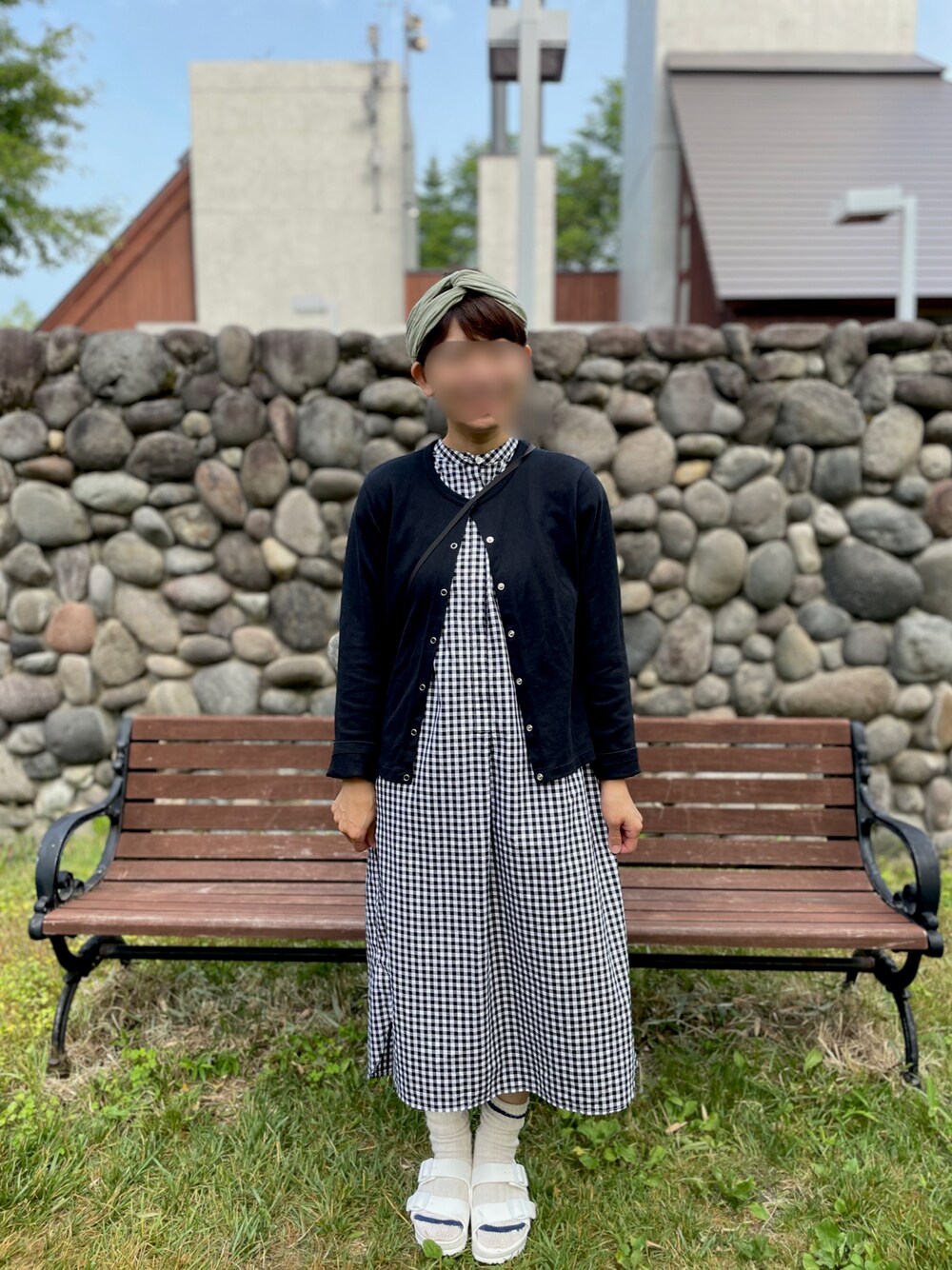 「カジュアルコーデ、秋のコーデ、大人カジュアル、カーディガン、だから秋服が好き、無印良品、お洒落さんとつながりたい、チェックシャツ」｜「無印良品のアイテム（カーディガン/ボレロ、ブラック系）」を使った、yukkoさん（レディース・161cm）の秋コーディネートの1枚目の写真