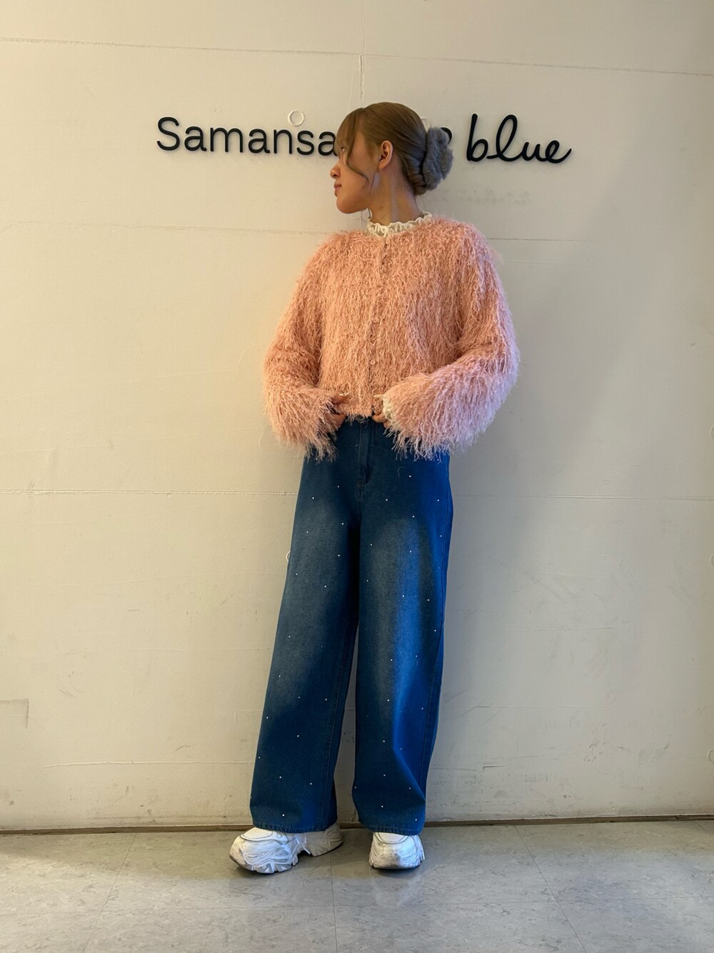 「カジュアルガーリー、カジュアル、ehka sopo、デニムパンツ」｜「ehka sopoのアイテム（カーディガン/ボレロ、ピンク系）」を使った、Renaさん（レディース・163cm）の冬コーディネートの1枚目の写真