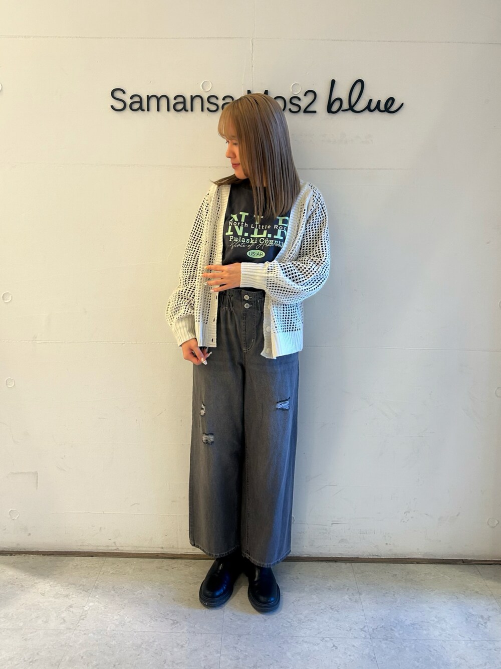 「デニムパンツ、デニム、ECODENIM、Samansa Mos2 blue、春コーデ、春」｜「Samansa Mos2 blueのラメニットメッシュカーディガン（カーディガン/ボレロ、ホワイト系）」を使った、Renaさん（レディース・163cm）の冬コーディネートの1枚目の写真