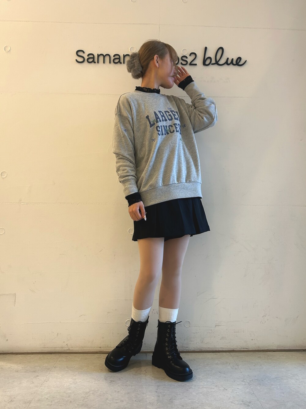 「カジュアルコーデ、カジュアル、カジュアルガーリー、春コーデ、ehka sopo」｜「ehka sopoのプリント刺繍スウェット（Tシャツ/カットソー、グレー系）」を使った、Renaさん（レディース・163cm）の冬コーディネートの1枚目の写真