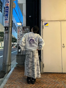 「カモ柄」｜「アイテム（スウェット）」を使った、アイナさん（レディース・156cm）の冬コーディネート