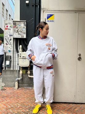「グレー」｜「アイテム（スタジャン）」を使った、アイナさん（レディース・156cm）の秋コーディネート