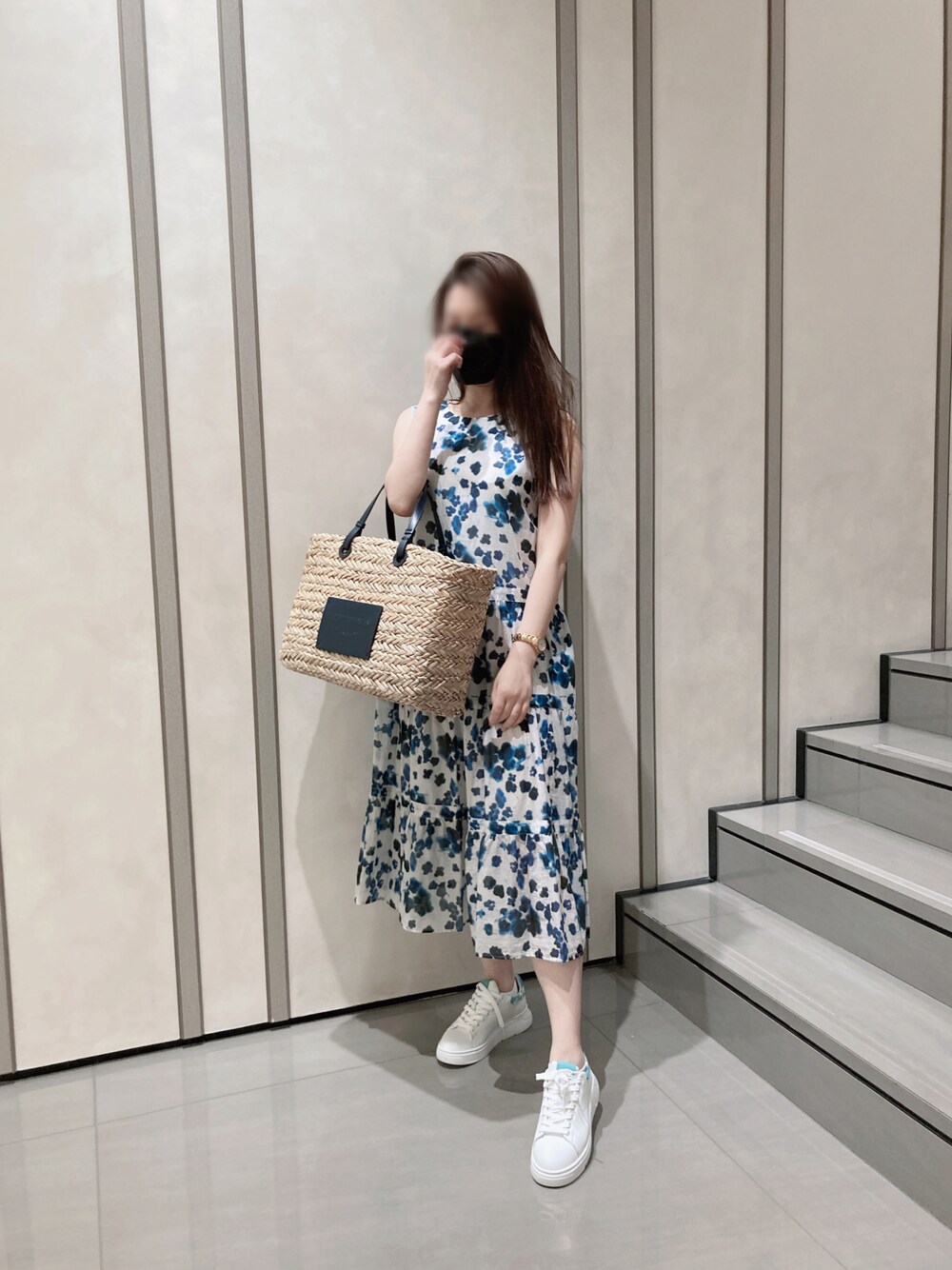 「EMPORIO ARMANI、エンポリオアルマーニ、armani、夏コーデ、ワンピース、大人カジュアル、夏ワンピース」｜「EMPORIO ARMANIのアイテム（バッグ、ベージュ系）」を使った、NEさん（レディース・158cm）の春コーディネートの1枚目の写真