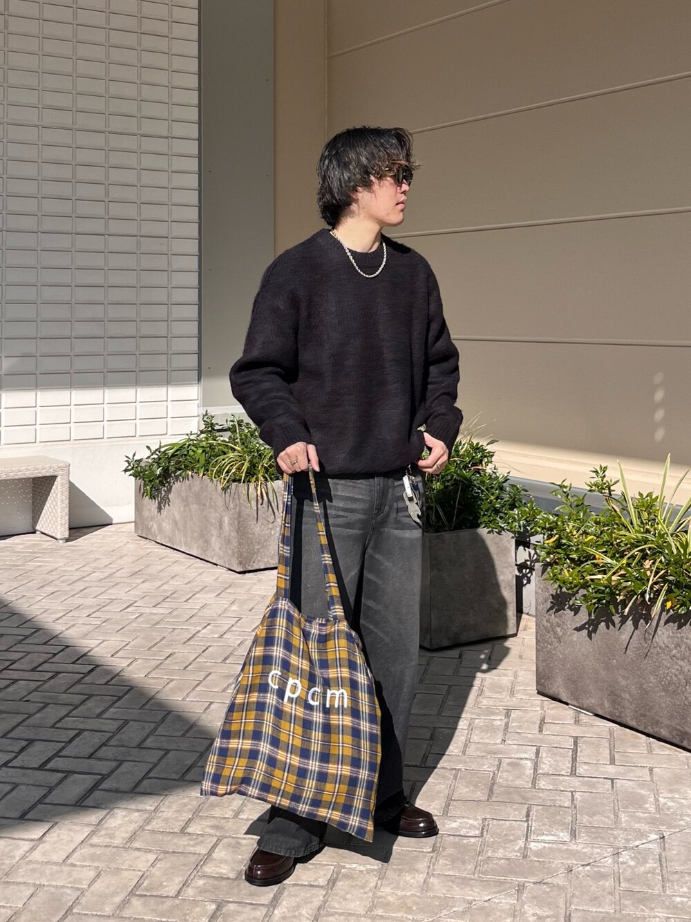 「新星WEARISTAにエントリー、休日スタイル、韓国ファッション、クリスマスに着たい服、チェック、マイベストコーデ2023、プチプラ、お出かけコーデ、デニム、レザー、ローファー、きれいめカジュアル、スニーカーコーデ、相互フォロー」｜「CPCMのミックス糸モヘアライクニットプルオーバー（ニット/セーター、ブルー系）」を使った、Ryota Iijimaさん（メンズ・172cm）の冬コーディネートの1枚目の写真