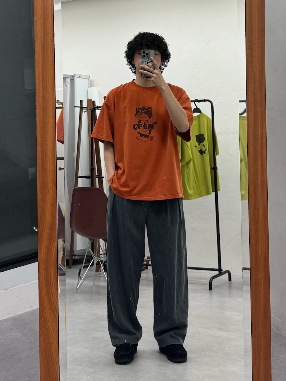 「ワイドパンツ、韓国ファッション、休日スタイル、Tシャツ、お出かけコーデ、プチプラ、雨の日コーデ、デートコーデ」｜「CPCMのCPCMマスコットキャラT（Tシャツ/カットソー、ブルー系）」を使った、Ryota Iijimaさん（メンズ・172cm）の春コーディネートの1枚目の写真