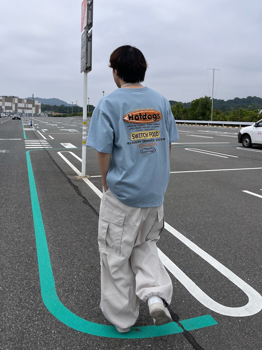 「夏だ！Tシャツ着よう！、白パンツ、スニーカー、夏コーデ、休日スタイル、お出かけコーデ、カーゴパンツ、刺繍、ミリタリー、NIKE、CPCM、ストリート、スケータースタイル、いいね、save、フォローお願いします🤑、インスタフォローしてね！」｜「CPCMのアソートバック刺繍T（Tシャツ/カットソー、ブルー系）」を使った、Ryota Iijimaさん（メンズ・172cm）の夏コーディネートの1枚目の写真