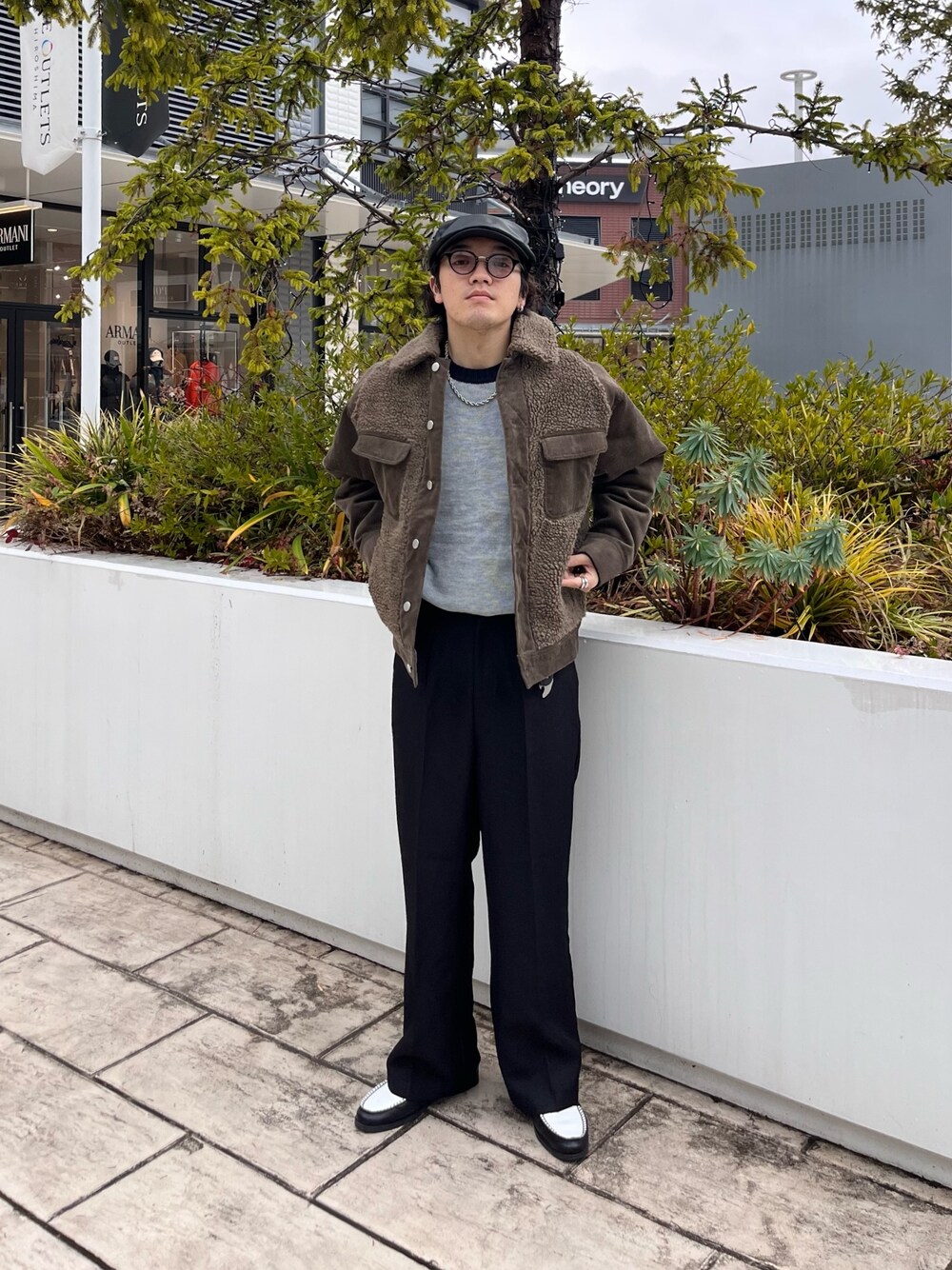 「冬を彩る色いろコーデ、キャップ、休日スタイル、スラックス、お出かけコーデ、デートコーデ、プチプラ、冬アウター、ワイドパンツ、チョコ色に染まれ、ローファー、ニット、レイヤードスタイル、ハンチング、コーデュロイ」｜「CPCMのコーデュロイボア切替ブルゾン（ブルゾン、ブラウン系）」を使った、Ryota Iijimaさん（メンズ・172cm）の冬コーディネートの1枚目の写真