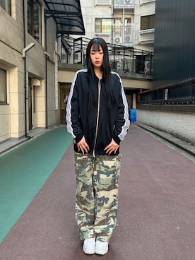 「WHITELAND（ホワイトランド）のアイテム（パンツ）」を使った、吉田美蘭さん（レディース・166cm）の春コーディネート