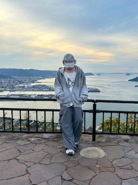 「アイテム（カーゴパンツ、グレー系）」を使った、ksmtyさん（メンズ・174cm）の秋コーディネート