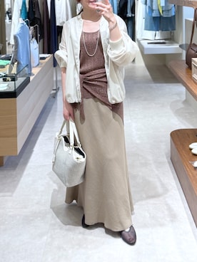 「RIVE DROITE（リヴドロワ）の【上品な艶感が華やかな印象に】グロッシーシアーブルゾン（ブルゾン、ベージュ系）」を使った、TOMOさん（レディース・152cm）の春コーディネート