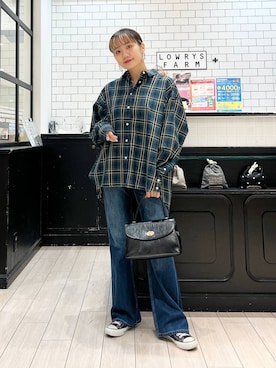 「LOWRYS FARM（ローリーズファーム）のデニムフレアパンツ　 498676（デニムパンツ、ブルー系）」を使った、minoriさん（レディース・156cm）の秋コーディネート