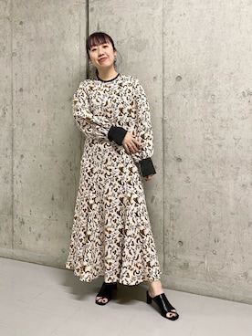 「フラワープリント」｜「アイテム（ヘアアクセサリー）」を使った、ひーさんさん（レディース・154cm）の春コーディネート