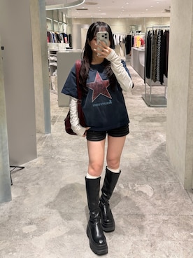 「WHO'S WHO gallery（フーズフーギャラリー）の【UNISEX】SourcreamラインストーンスターグラフィックTEE（Tシャツ/カットソー、ブルー系）」を使った、misakiさん（レディース・145cm）の春コーディネート