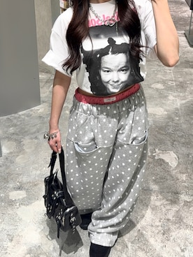 「WHO'S WHO gallery（フーズフーギャラリー）の【PETERANDERSON×VIDEO SHOP】 Bjork（Tシャツ/カットソー、ホワイト系）」を使った、misakiさん（レディース・145cm）の夏コーディネート