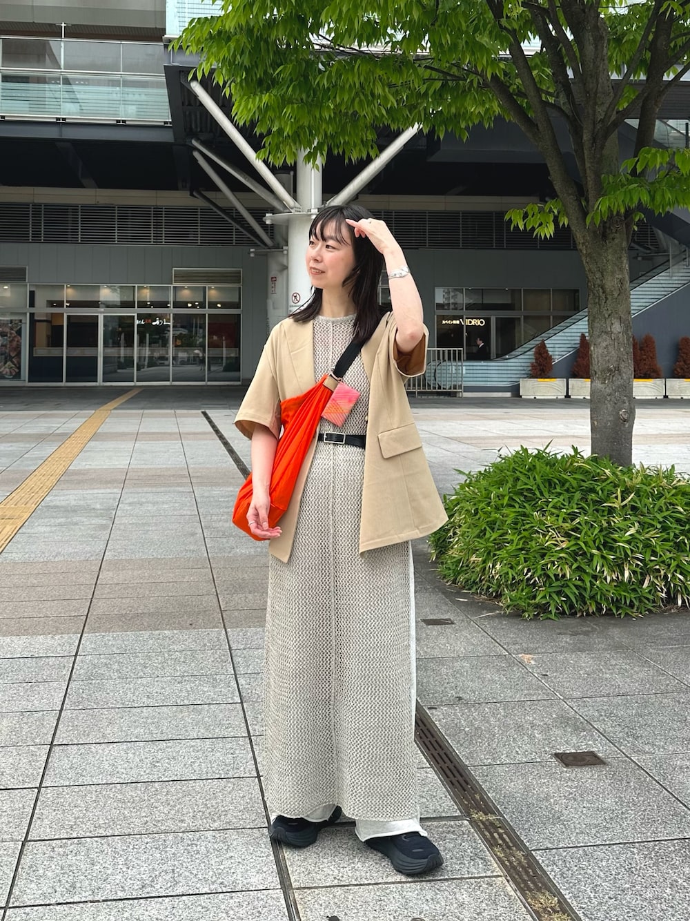 「夏コーデ、夏服、ワンピース、ワンピースコーデ、レイヤード、レイヤードスタイル、ベージュ、ベージュコーデ、トレンド、ジャケット」｜「mysticの半袖ジャケット（ジャケット/アウター、ベージュ系）」を使った、タハラノドカさん（骨格ナチュラル・レディース・156cm）の夏コーディネートの1枚目の写真